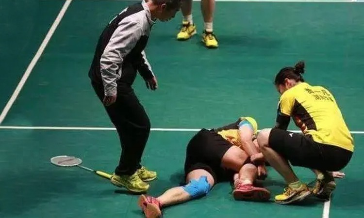 里昂遭巴黎绝杀，拉卡泽特：里昂好样的，11打12可不容易啊